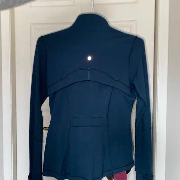 Size 8 Lululemon jacket - Picture 3 of 4